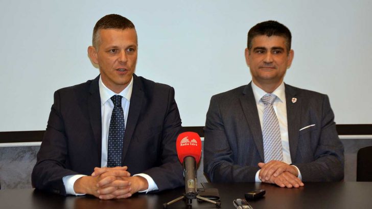 Kuca kastela momjan