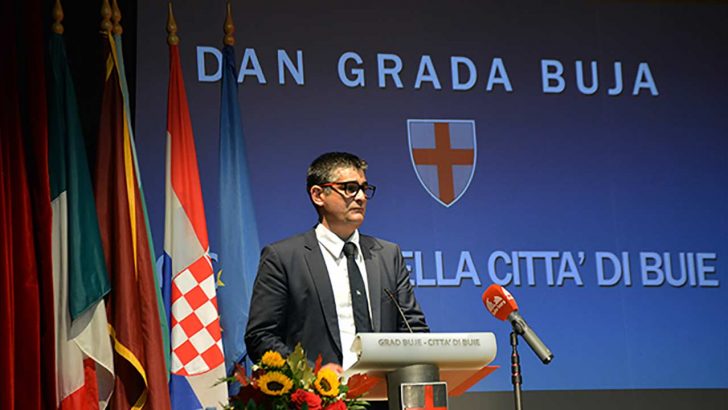 Gradonačelnik Fabrizio Vižintin na svečanoj sjednici povodom Dana Grada Buja