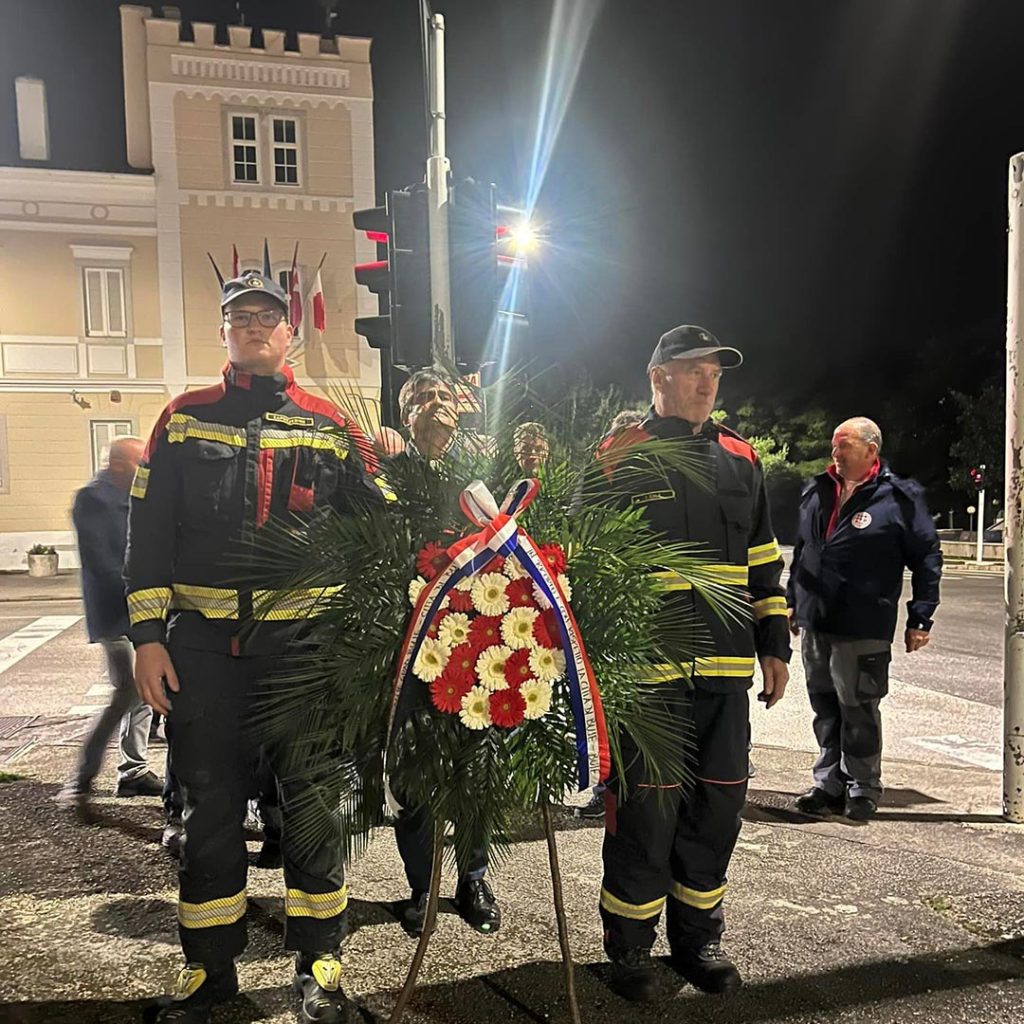 U Bujama zapaljene svijeće i položeni vijenci u znak sjećanja na žrtve Domovinskog rata