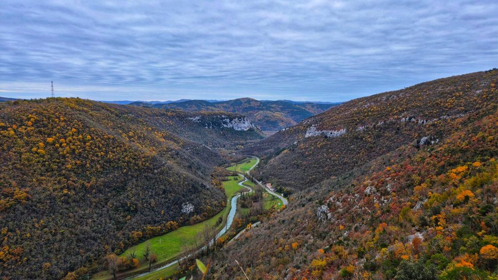 Od Pietrapelose do Zrenja povijesnim cestama i kroz šume pitomih kestena