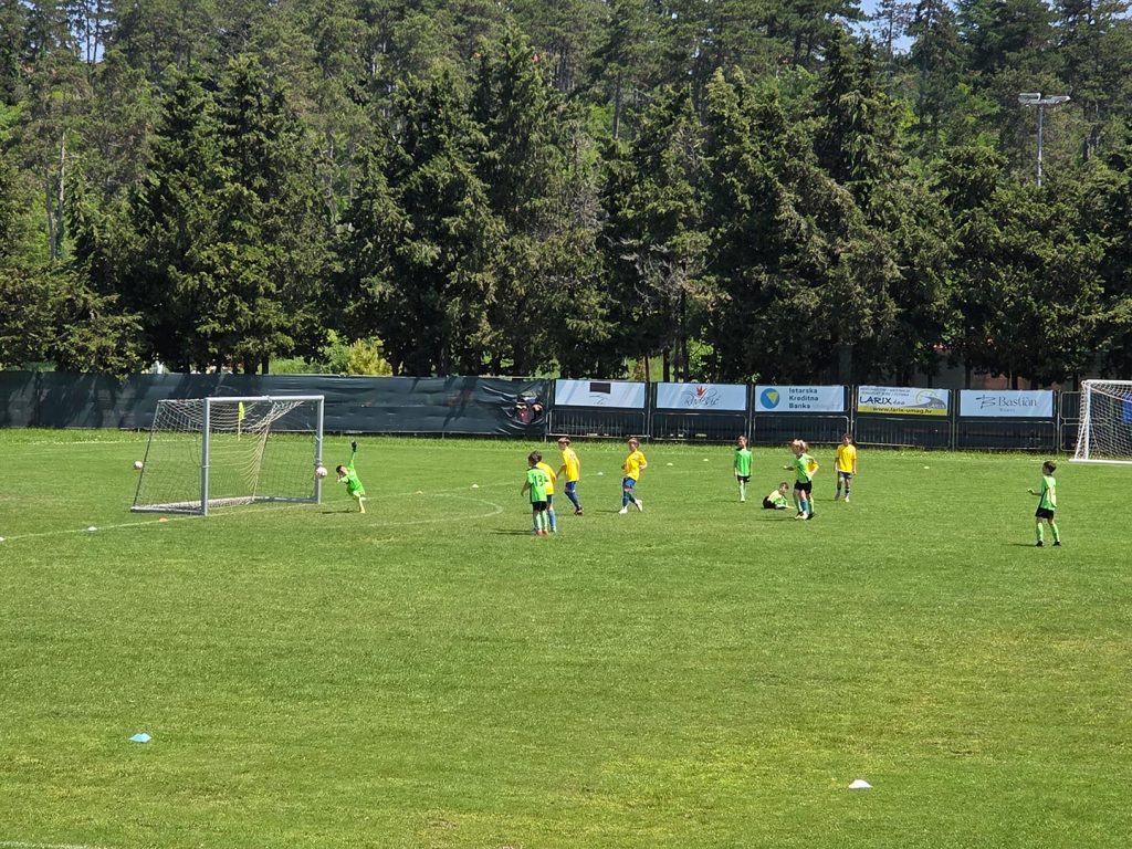 Nogometna čarolija u Bujama – U-11 ekipa NK Buje slavila 9:3 protiv Rovinja
