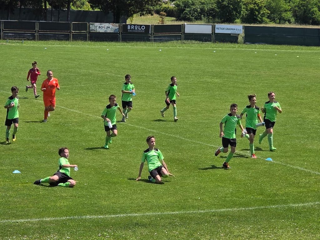 Nogometna čarolija u Bujama – U-11 ekipa NK Buje slavila 9:3 protiv Rovinja