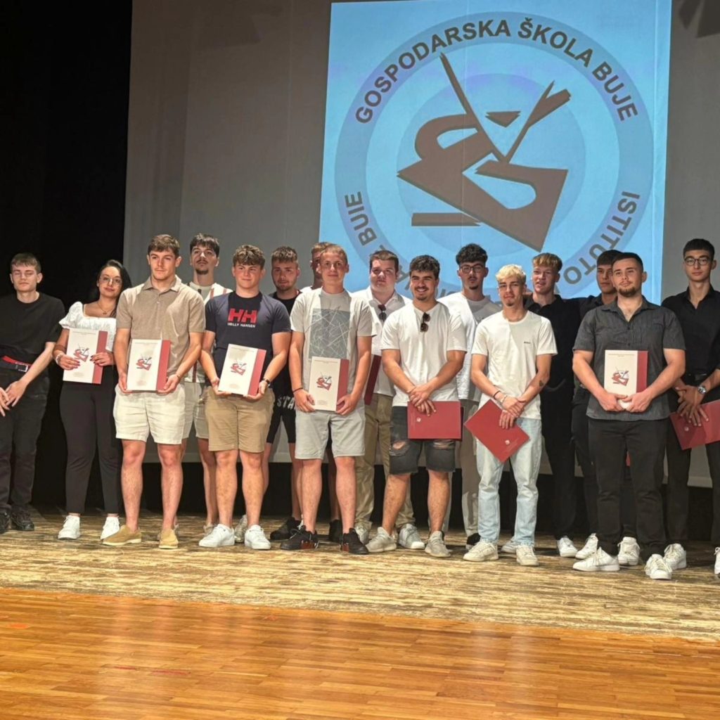 Još jedna generacija maturanata iz Gospodarske škole Buje završila srednjoškolsko obrazovanje