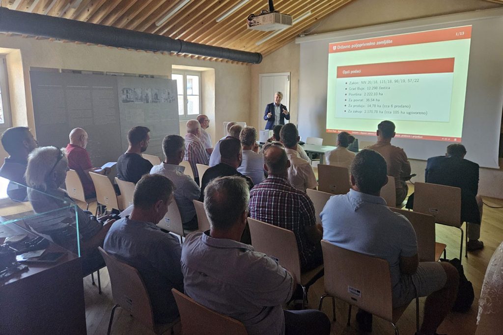 U Momjanu održana konferencija o izmjenama Zakona o državnom poljoprivrednom zemljištu i promociji vina Bujštine