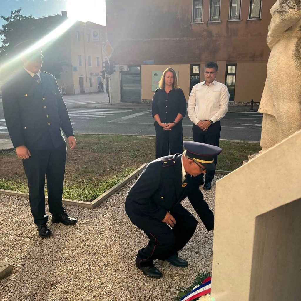 Grad Buje se prisjetio hrabrosti i žrtve branitelja te svečano obilježio Dan pobjede