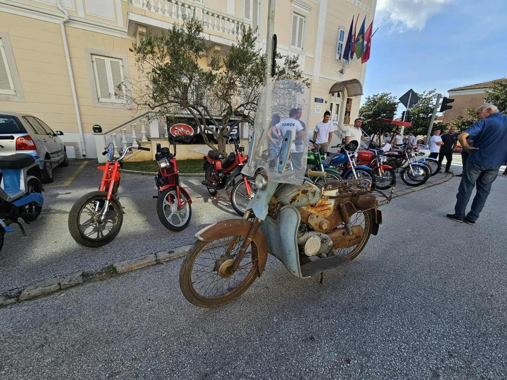 Grad Buje proslavio 119. Dane grožđa uz glazbu, sport, vino i veselje
