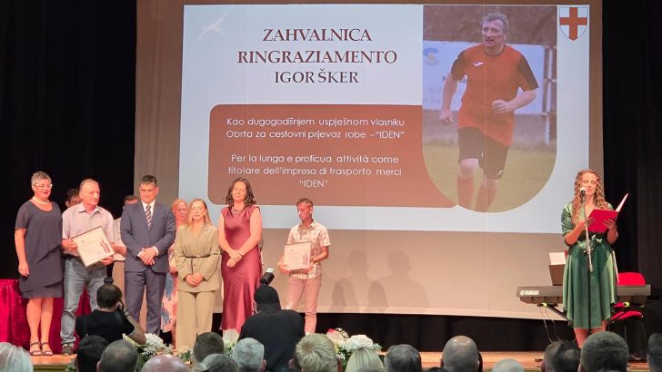 Zahvalnica Grada Buja dodijeljena Igoru Škeru za dugogodišnji doprinos sektoru cestovnog prijevoza