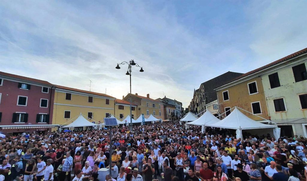 U Bujama se od petka 19. do nedjelje 21. rujna održavaju 119. Dani grožđa – poznata istarska fešta koja okuplja vino, glazbu, kulturu i ljude.