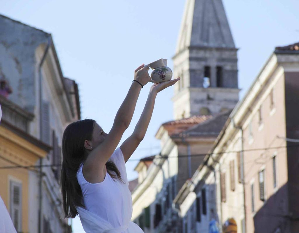 U Bujama se od petka 19. do nedjelje 21. rujna održavaju 119. Dani grožđa – poznata istarska fešta koja okuplja vino, glazbu, kulturu i ljude.