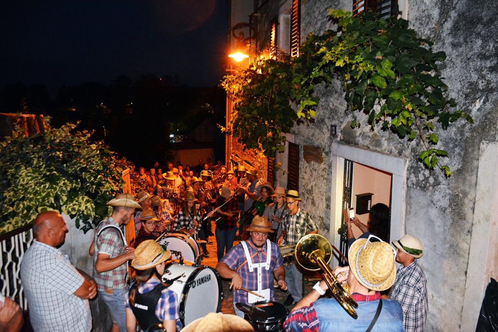 U Bujama se od petka 19. do nedjelje 21. rujna održavaju 119. Dani grožđa – poznata istarska fešta koja okuplja vino, glazbu, kulturu i ljude.