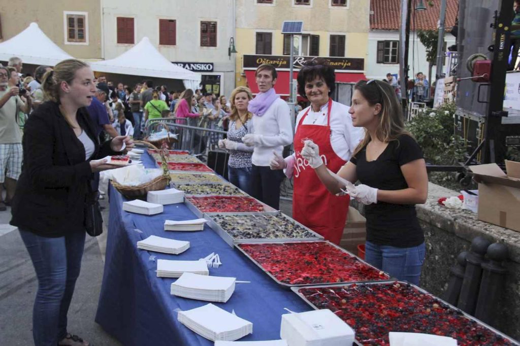 U Bujama se od petka 19. do nedjelje 21. rujna održavaju 119. Dani grožđa – poznata istarska fešta koja okuplja vino, glazbu, kulturu i ljude.