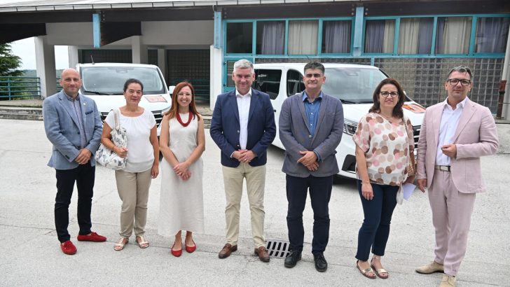 Nova kombi vozila za osnovne škole u Bujama