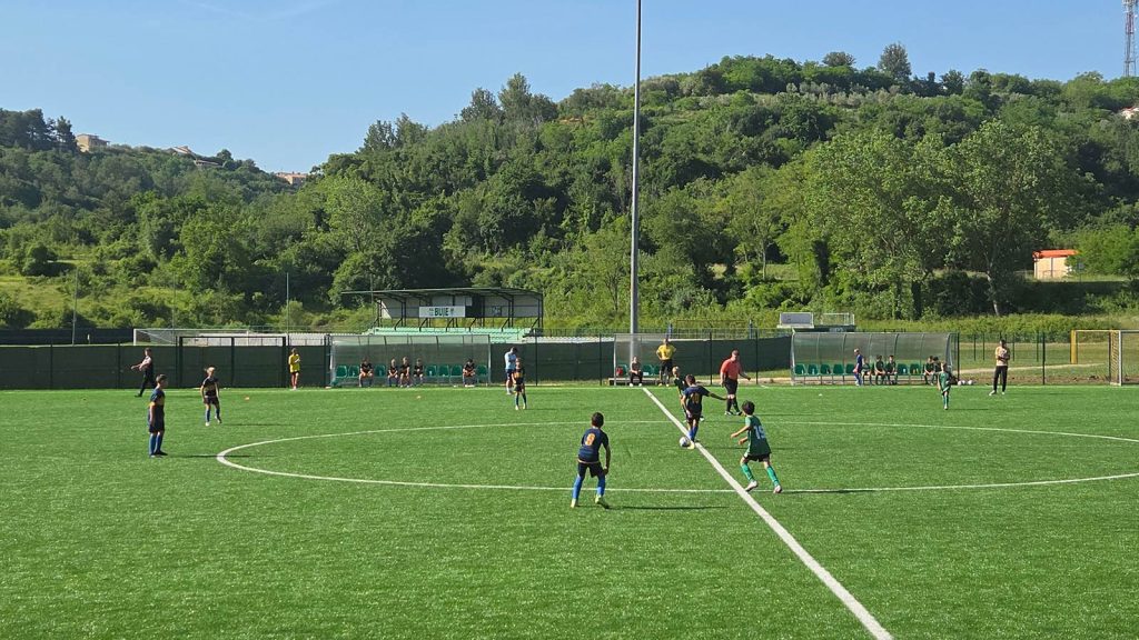 Novo igralište s umjetnom travom otvorilo vrata budućnosti bujskog nogometa