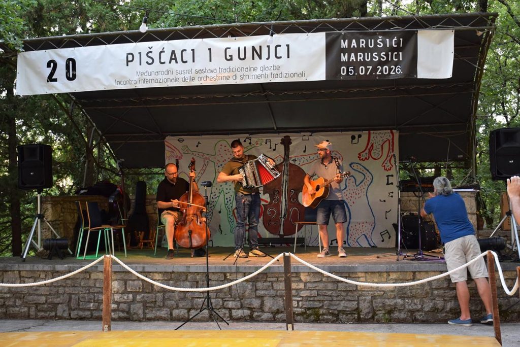 20. Pišćaci i gunjci oduševili Marušiće tradicijom i zajedništvom